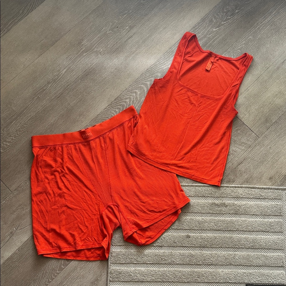 SKIMS | Ribbed Tank and Shorts Set - Picture 2 of 6